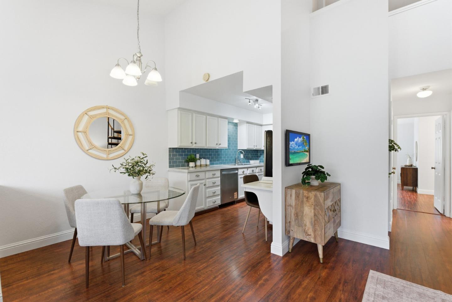 Detail Gallery Image 8 of 39 For 1005 Helen Ave #2,  Sunnyvale,  CA 94086 - 2 Beds | 2 Baths