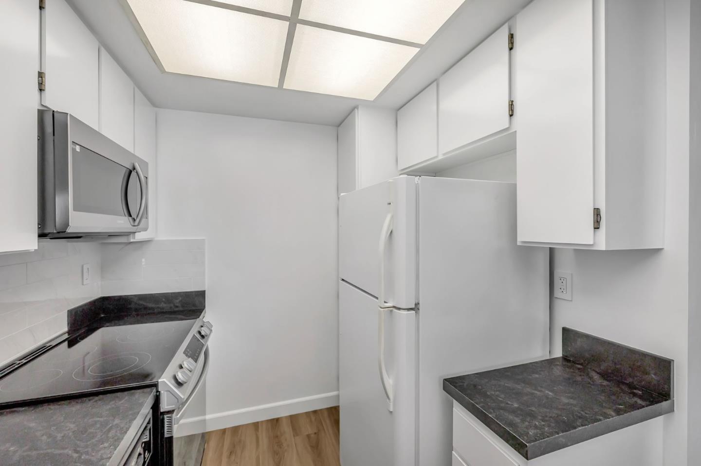 Detail Gallery Image 14 of 39 For 1515 Floribunda Ave #205,  Burlingame,  CA 94010 - 2 Beds | 2 Baths