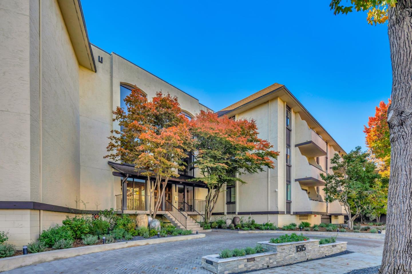 Detail Gallery Image 2 of 39 For 1515 Floribunda Ave #205,  Burlingame,  CA 94010 - 2 Beds | 2 Baths