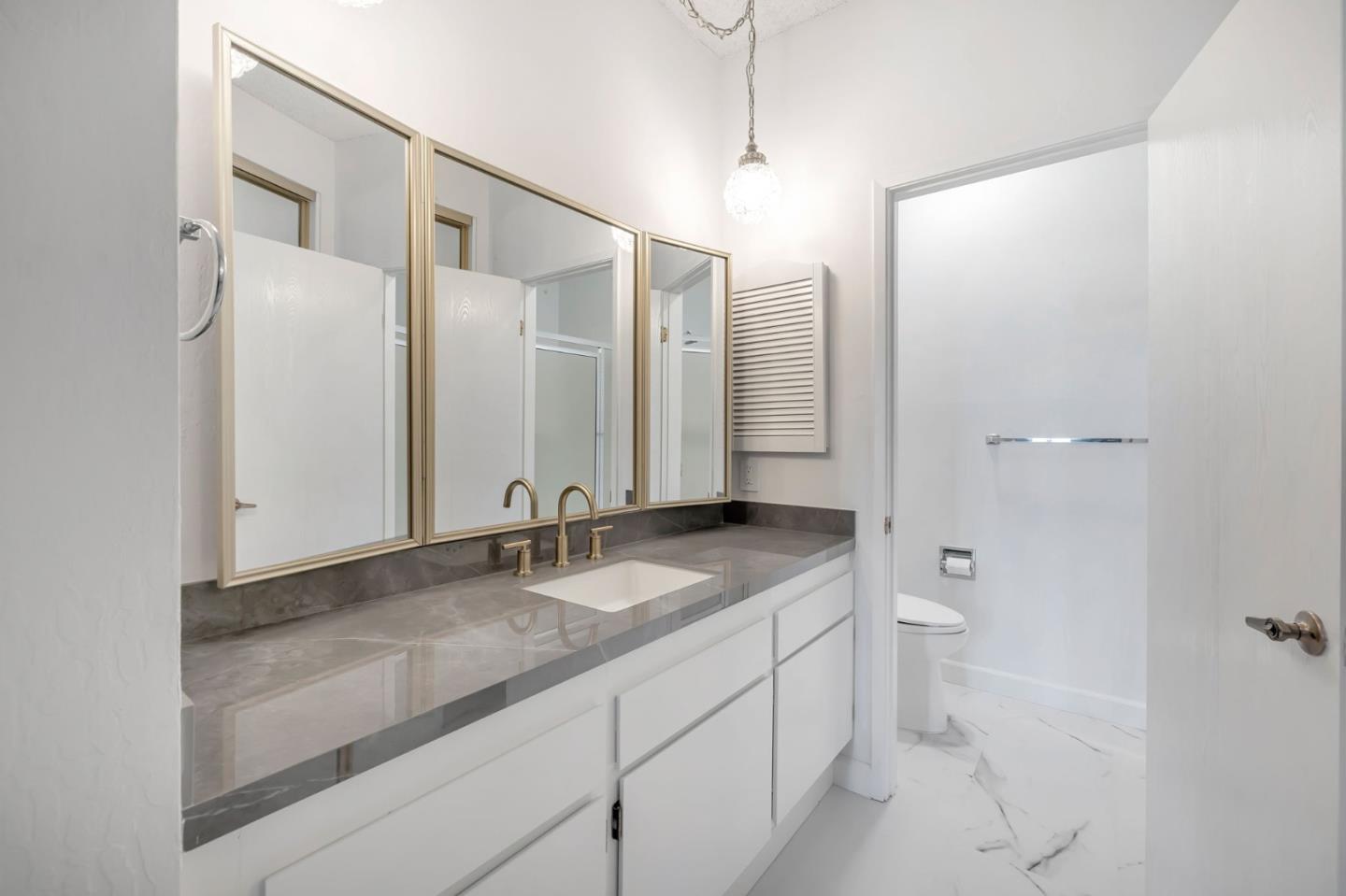 Detail Gallery Image 26 of 39 For 1515 Floribunda Ave #205,  Burlingame,  CA 94010 - 2 Beds | 2 Baths