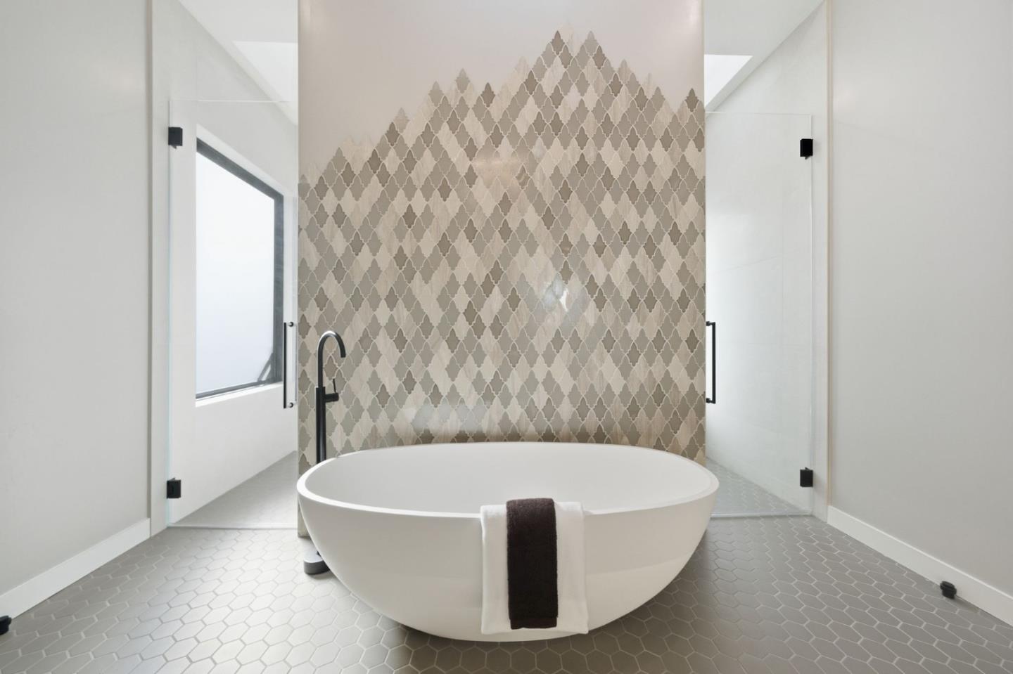 Detail Gallery Image 15 of 49 For 90 Crescent Dr, Palo Alto,  CA 94301 - 5 Beds | 5/2 Baths