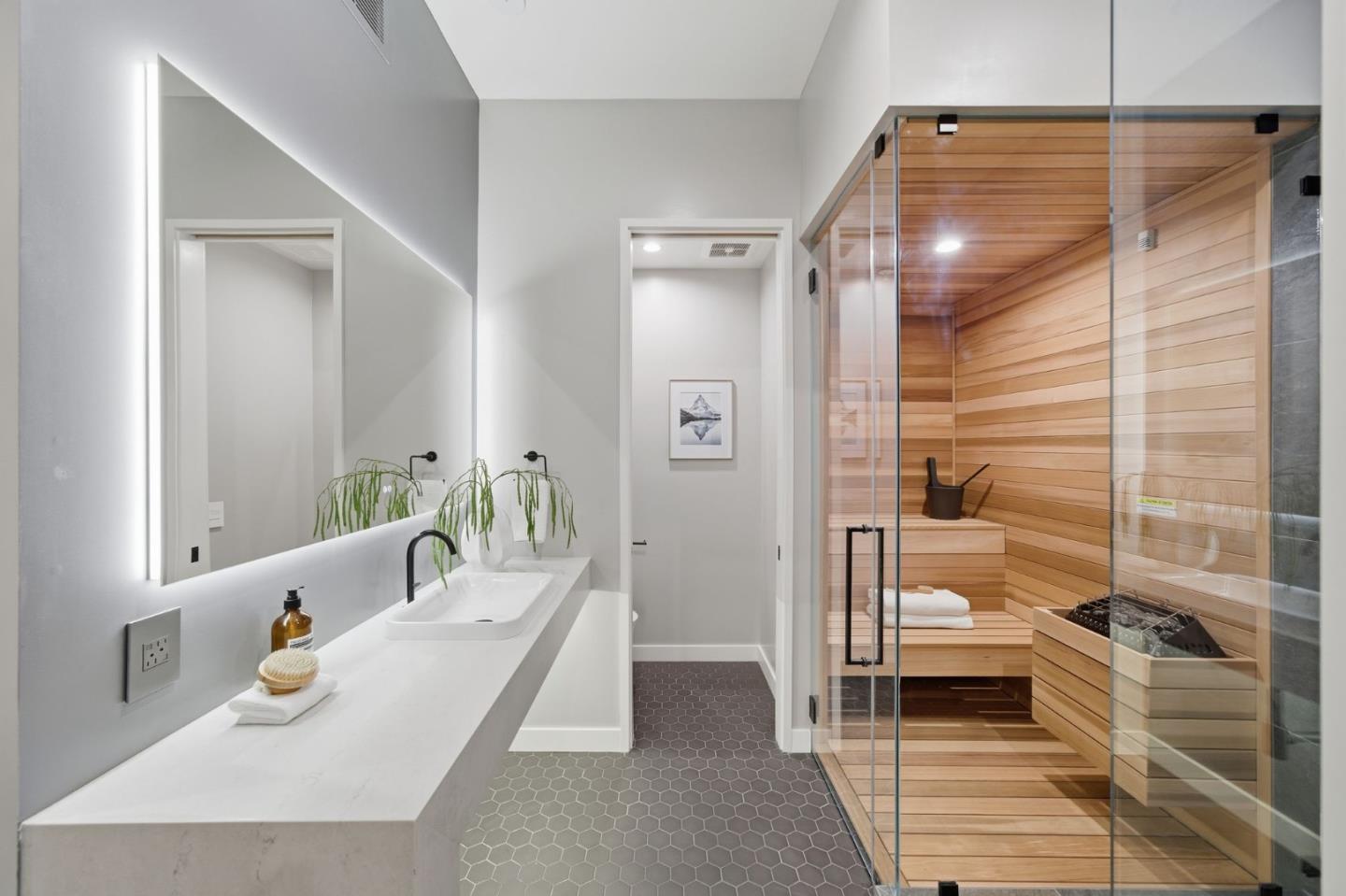 Detail Gallery Image 25 of 49 For 90 Crescent Dr, Palo Alto,  CA 94301 - 5 Beds | 5/2 Baths