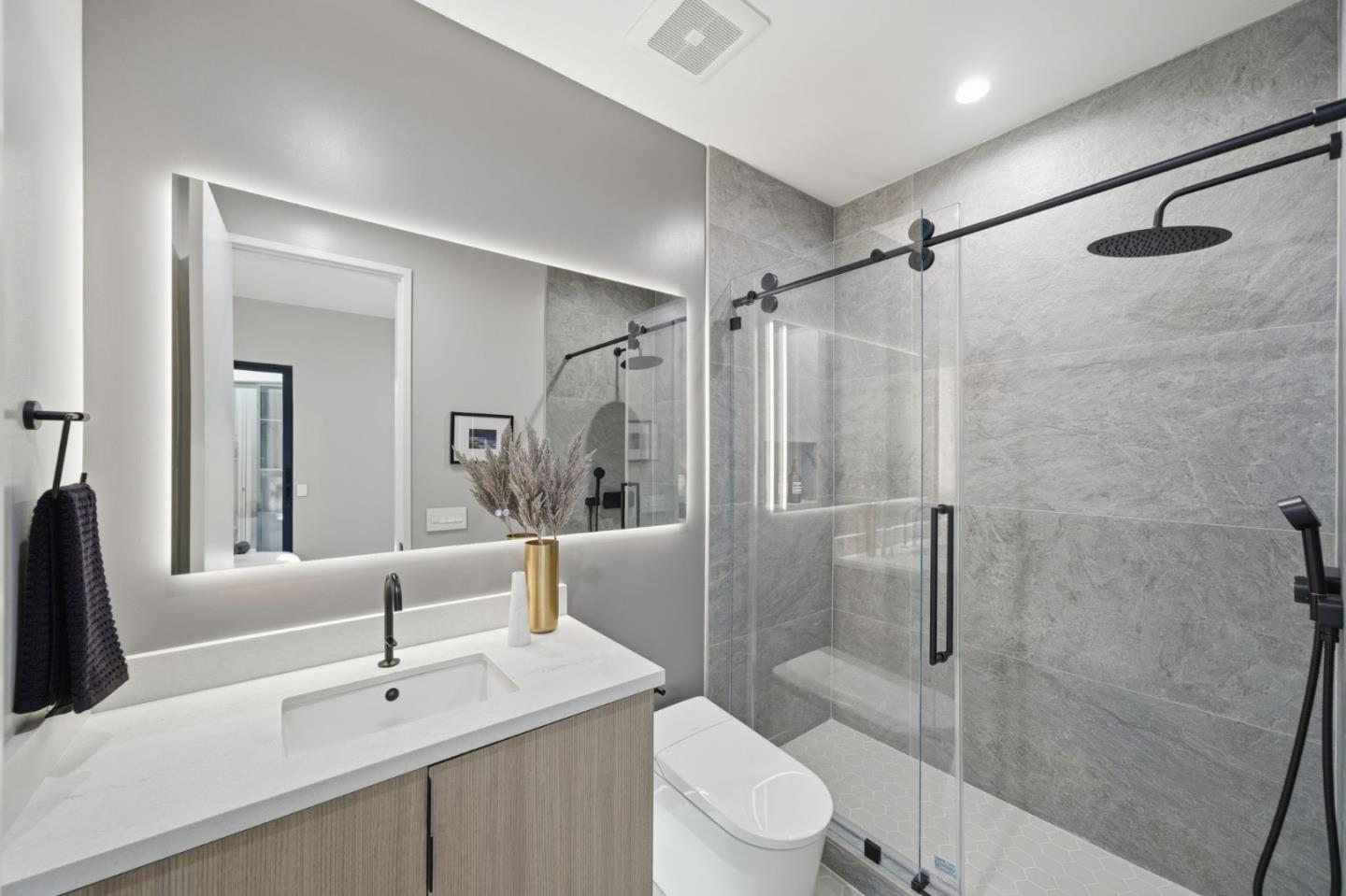 Detail Gallery Image 31 of 49 For 90 Crescent Dr, Palo Alto,  CA 94301 - 5 Beds | 5/2 Baths