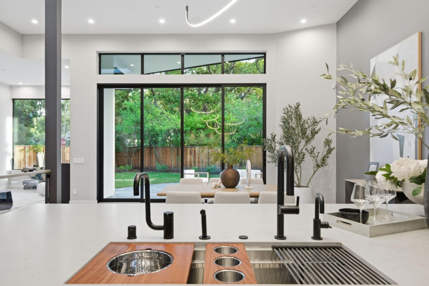 Detail Gallery Image 34 of 49 For 90 Crescent Dr, Palo Alto,  CA 94301 - 5 Beds | 5/2 Baths