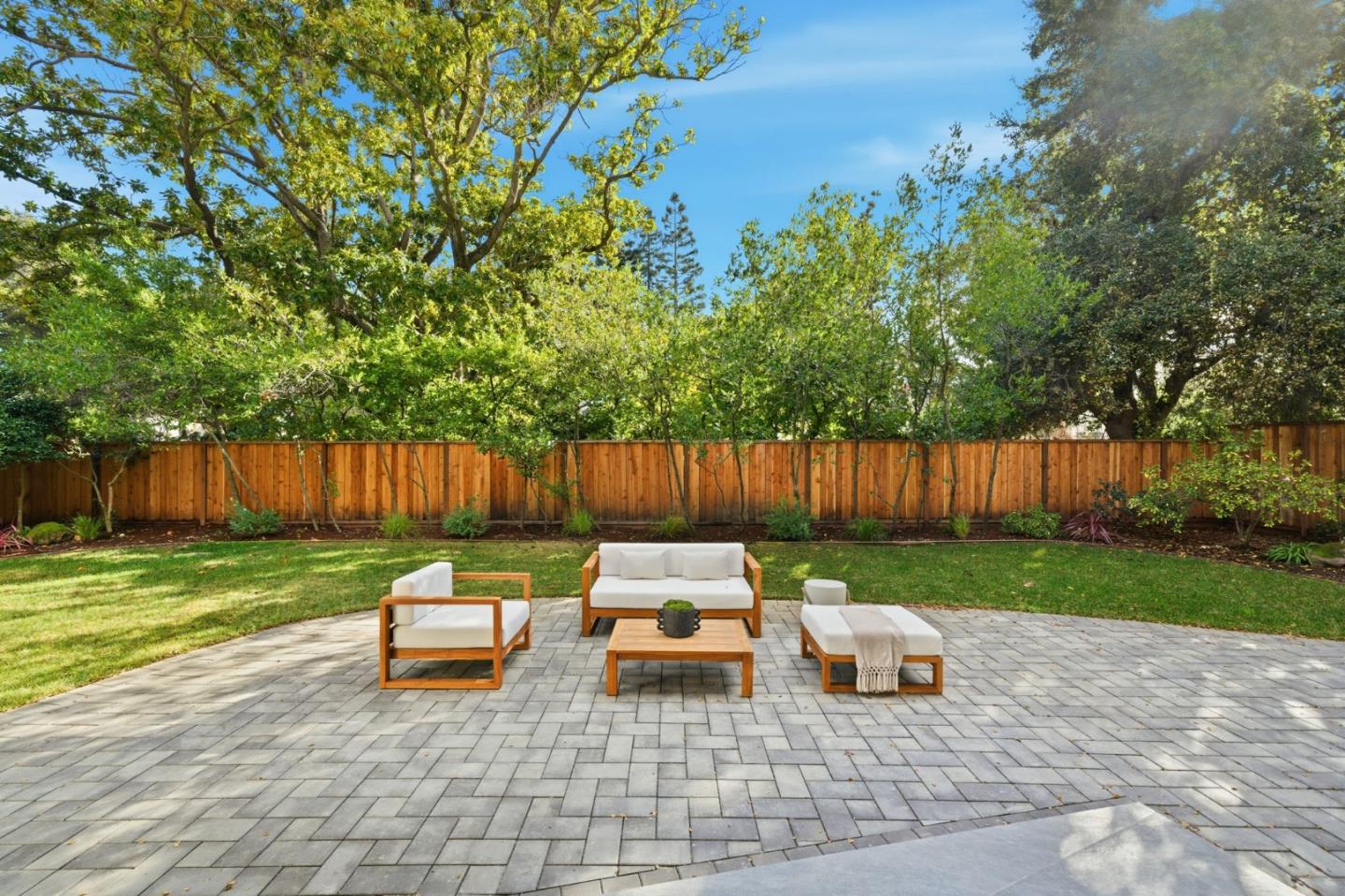 Detail Gallery Image 37 of 49 For 90 Crescent Dr, Palo Alto,  CA 94301 - 5 Beds | 5/2 Baths