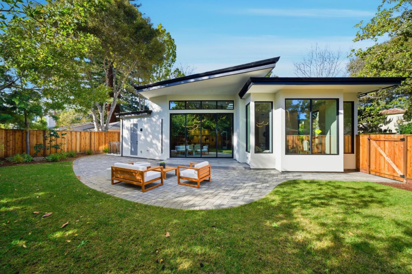 Detail Gallery Image 39 of 49 For 90 Crescent Dr, Palo Alto,  CA 94301 - 5 Beds | 5/2 Baths