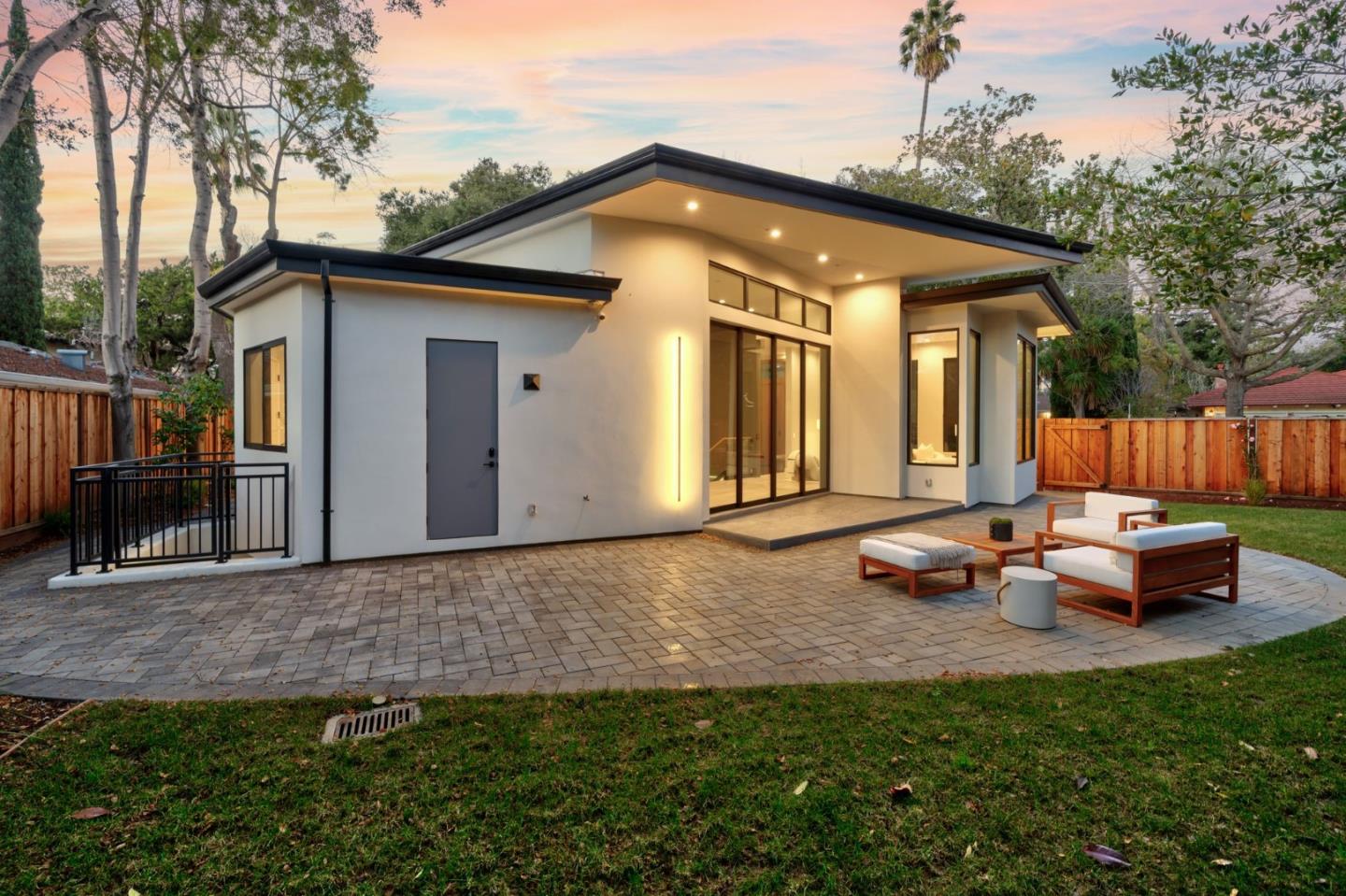 Detail Gallery Image 47 of 49 For 90 Crescent Dr, Palo Alto,  CA 94301 - 5 Beds | 5/2 Baths