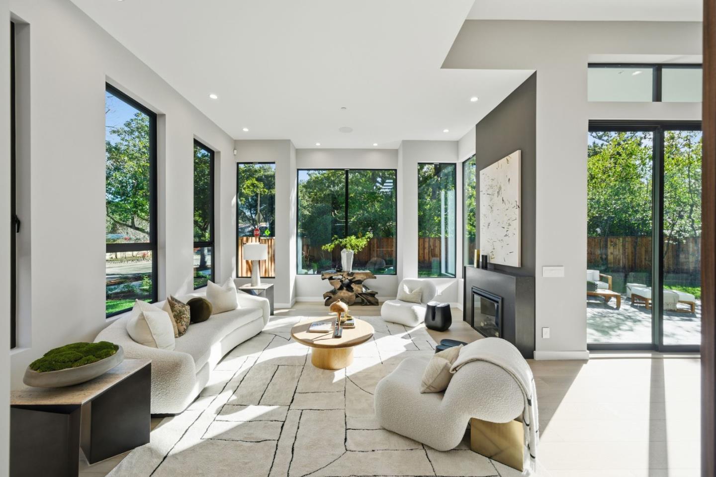 Detail Gallery Image 5 of 49 For 90 Crescent Dr, Palo Alto,  CA 94301 - 5 Beds | 5/2 Baths