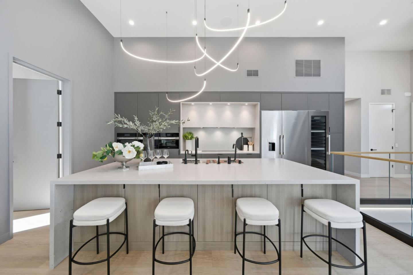 Detail Gallery Image 9 of 49 For 90 Crescent Dr, Palo Alto,  CA 94301 - 5 Beds | 5/2 Baths