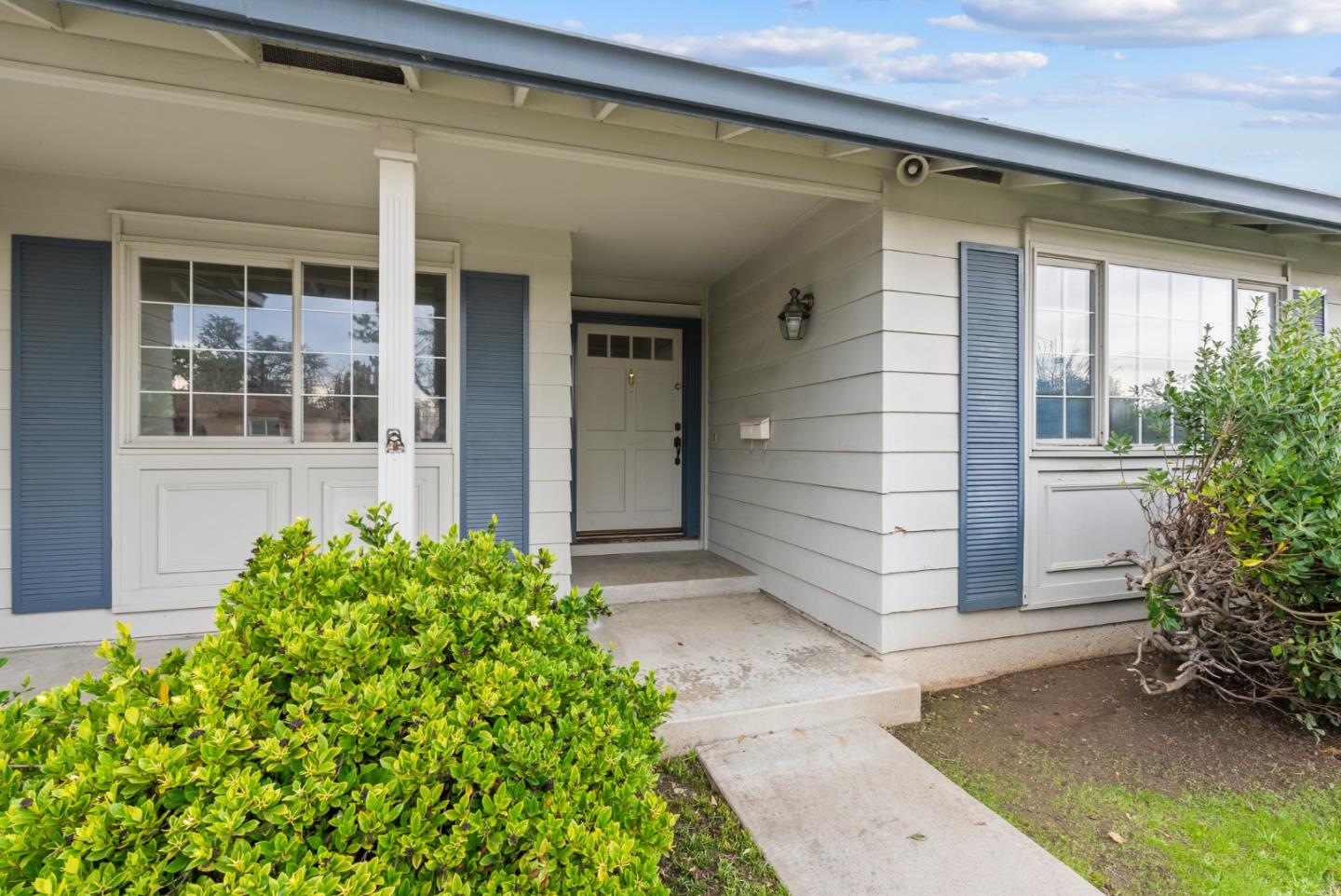 Detail Gallery Image 4 of 41 For 4537 Heppner Ln, San Jose,  CA 95136 - 3 Beds | 2/1 Baths