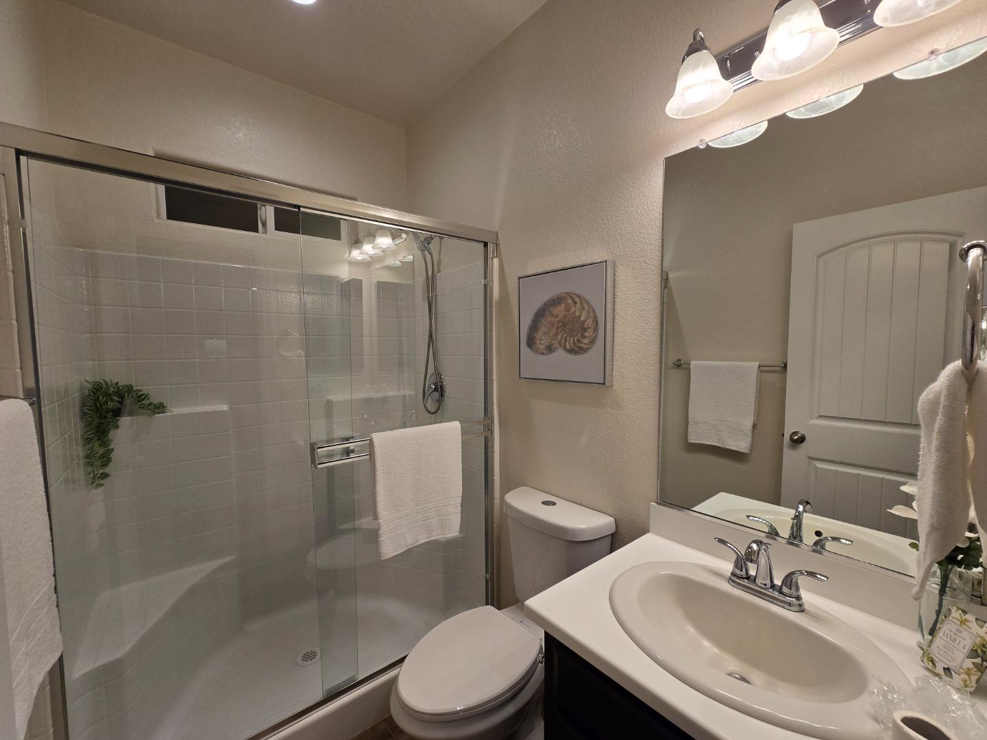 Detail Gallery Image 10 of 15 For 824 Fargo St, Stockton,  CA 95204 - 5 Beds | 3 Baths