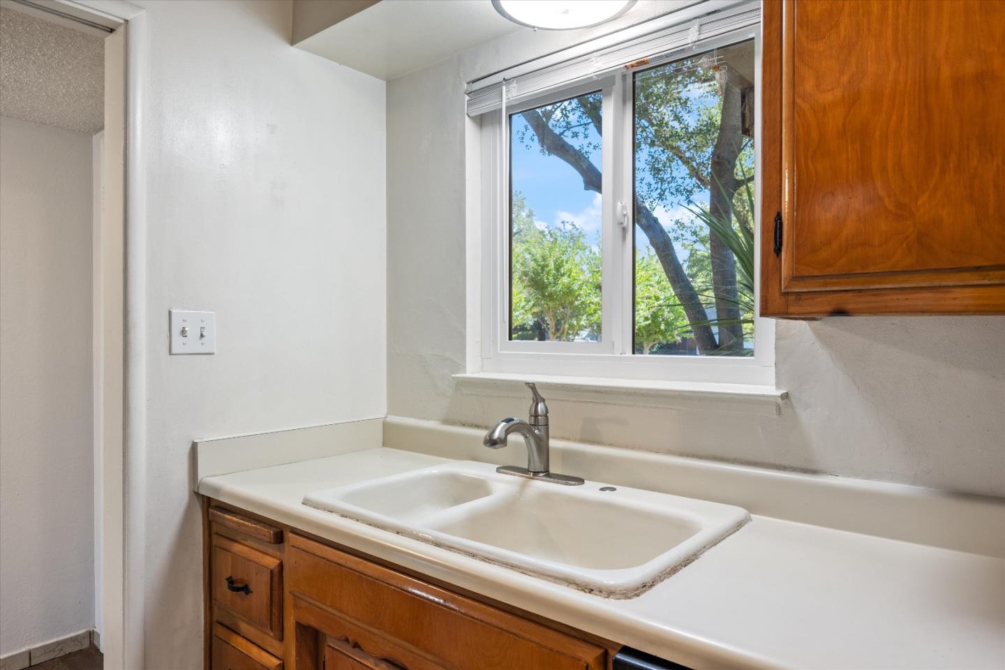 Detail Gallery Image 8 of 34 For 8420 Lakeland Dr, Granite Bay,  CA 95746 - 3 Beds | 2 Baths