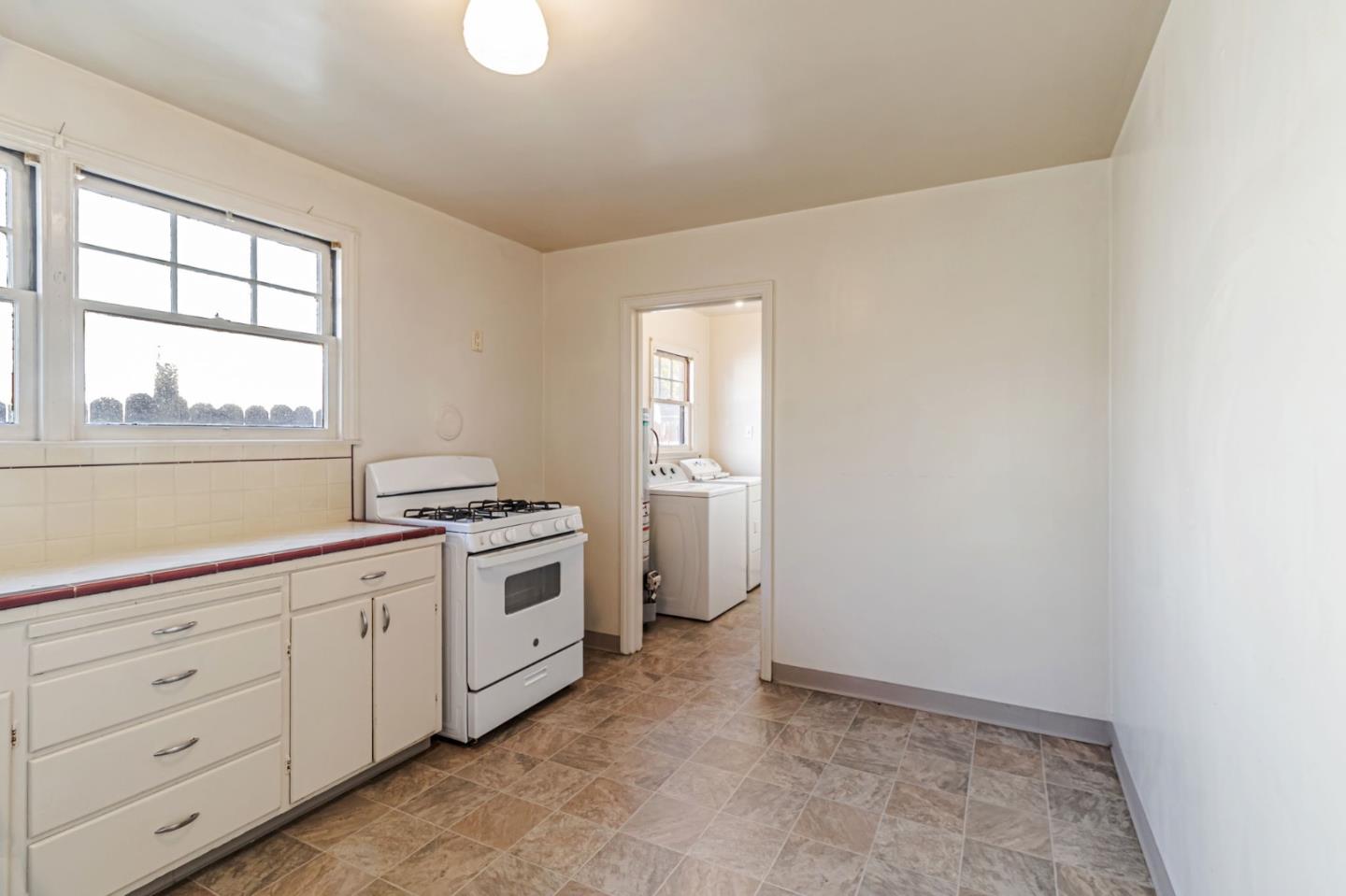 Detail Gallery Image 4 of 12 For 718 N 16th St, San Jose,  CA 95112 - – Beds | – Baths