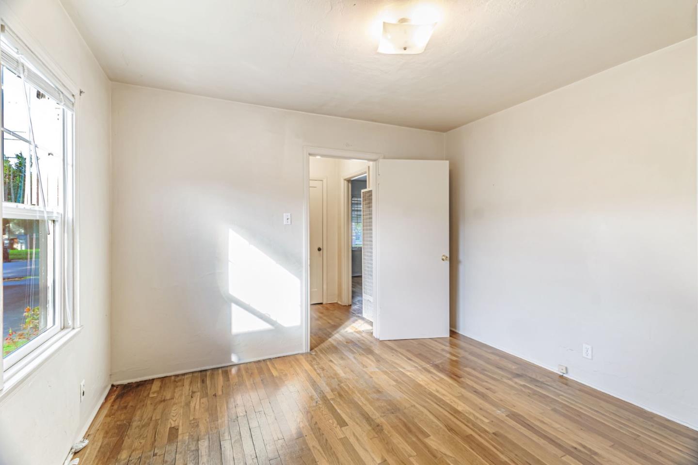 Detail Gallery Image 7 of 12 For 718 N 16th St, San Jose,  CA 95112 - – Beds | – Baths