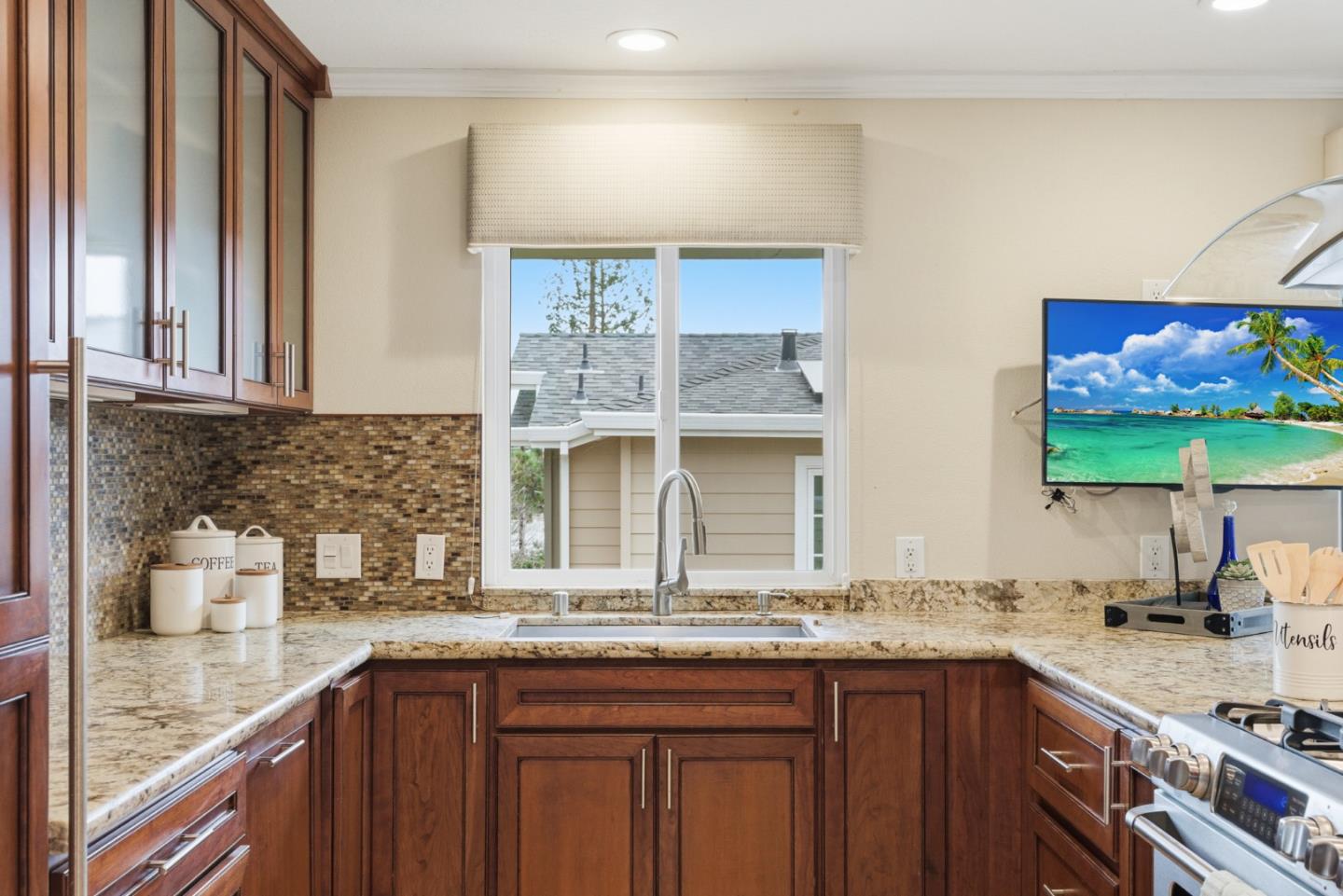 Detail Gallery Image 11 of 40 For 130 Lyell St, Los Altos,  CA 94022 - 3 Beds | 2 Baths