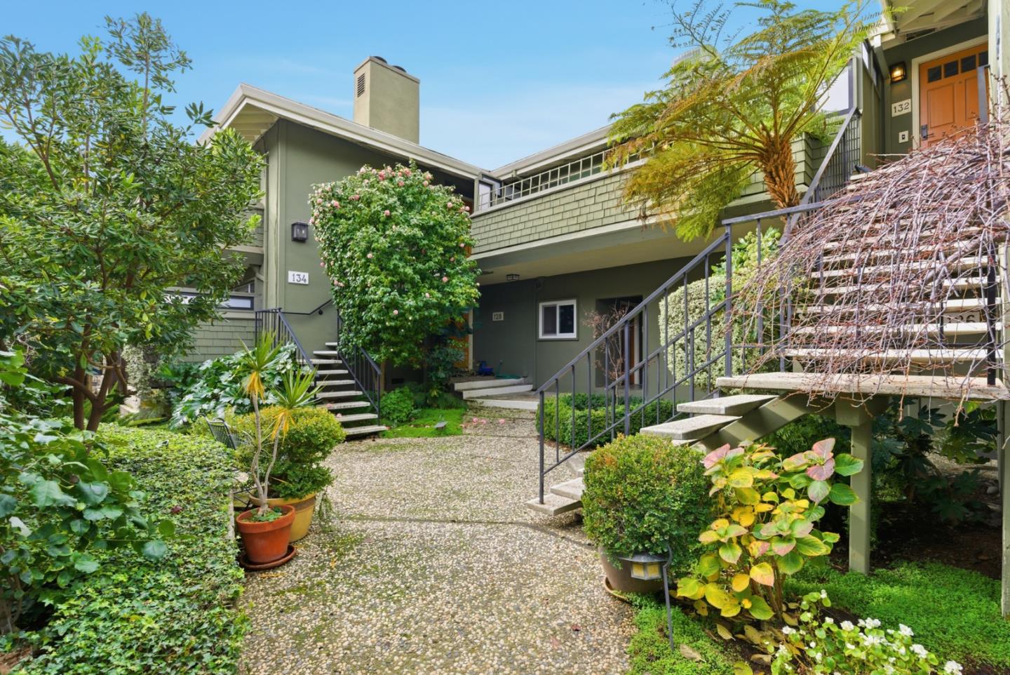 Detail Gallery Image 3 of 40 For 130 Lyell St, Los Altos,  CA 94022 - 3 Beds | 2 Baths