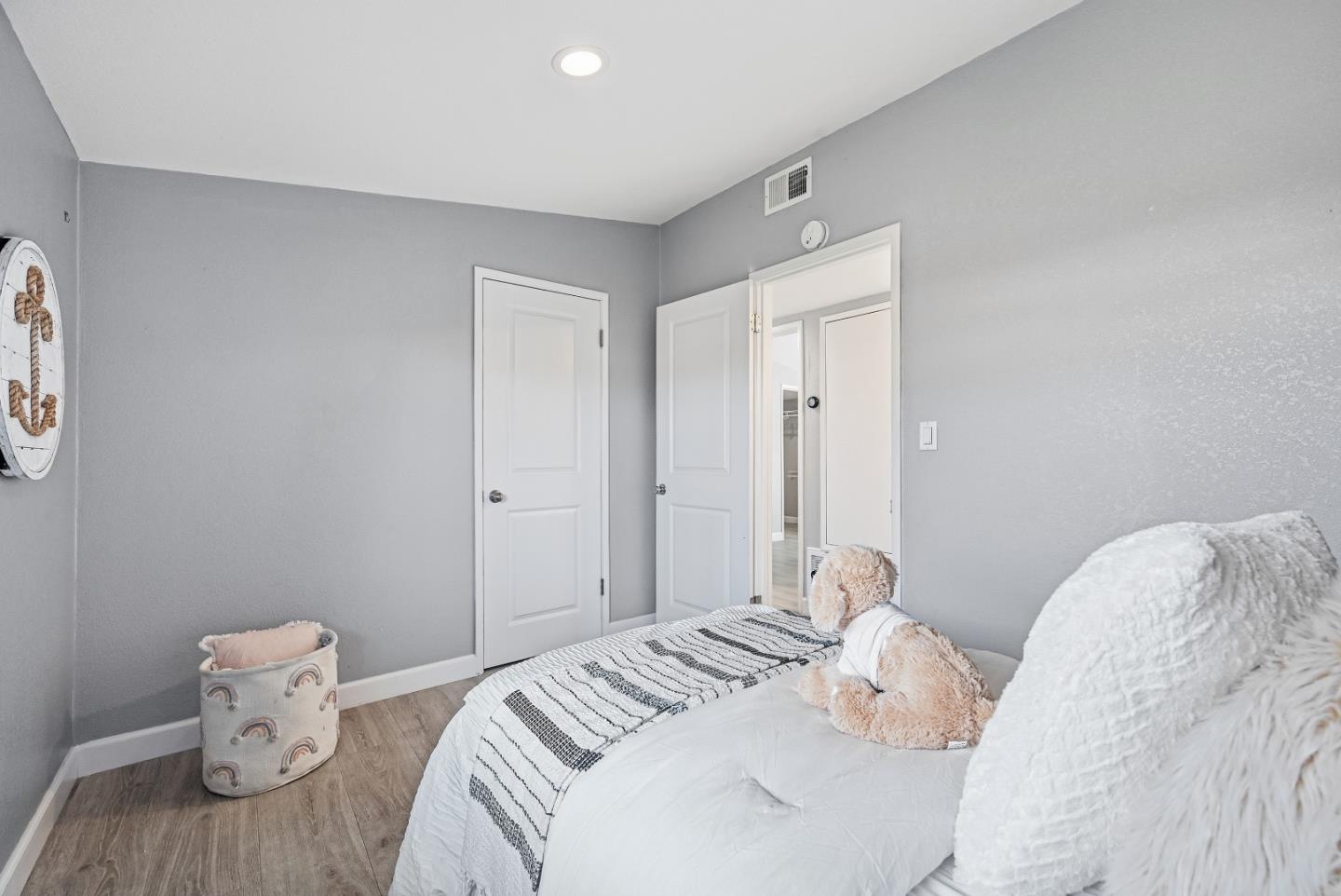 Detail Gallery Image 13 of 41 For 984 Fairwood Ave, Sunnyvale,  CA 94089 - 3 Beds | 2 Baths