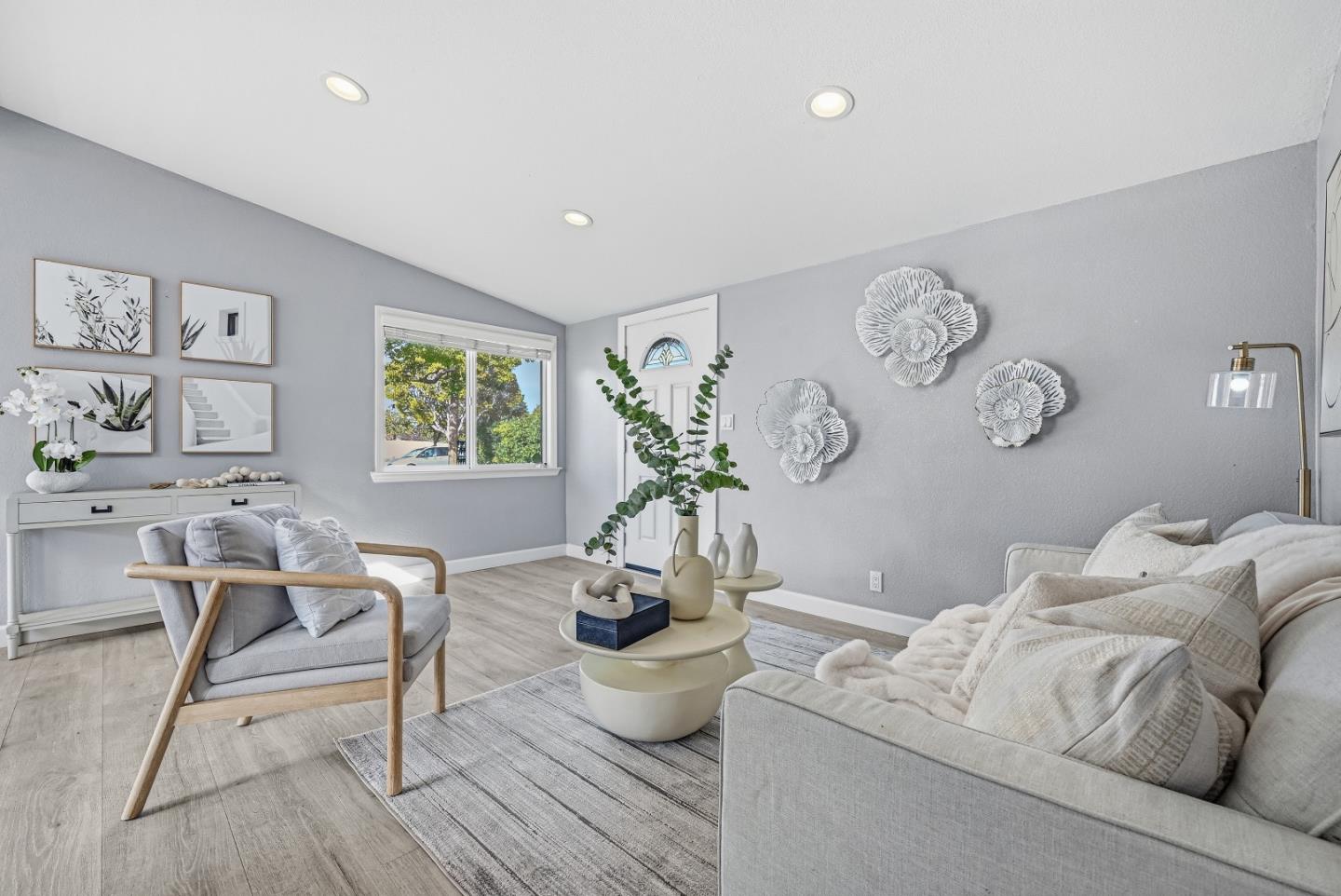 Detail Gallery Image 3 of 41 For 984 Fairwood Ave, Sunnyvale,  CA 94089 - 3 Beds | 2 Baths