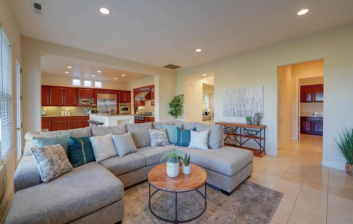 Detail Gallery Image 10 of 32 For 7440 Carnoustie Ct, Gilroy,  CA 95020 - 6 Beds | 5/1 Baths