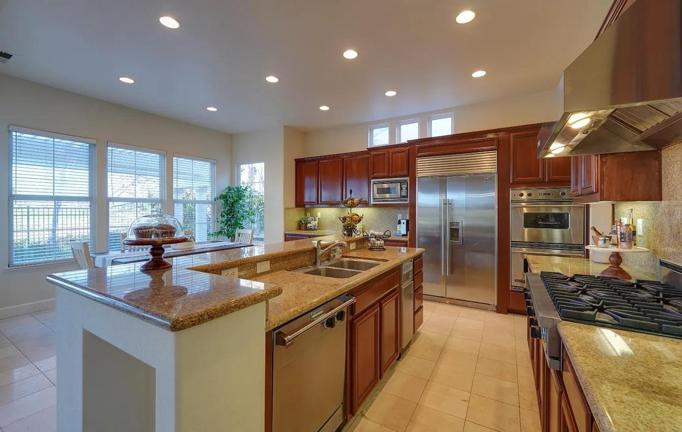 Detail Gallery Image 9 of 32 For 7440 Carnoustie Ct, Gilroy,  CA 95020 - 6 Beds | 5/1 Baths