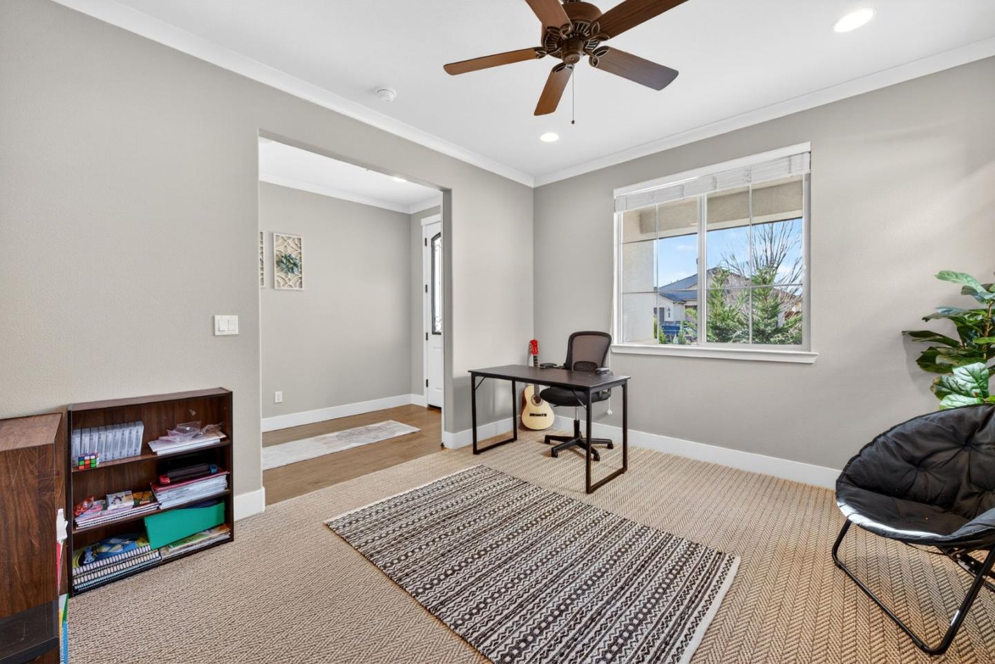 Detail Gallery Image 18 of 60 For 1557 Santana Ranch Dr, Hollister,  CA 95023 - 4 Beds | 3 Baths