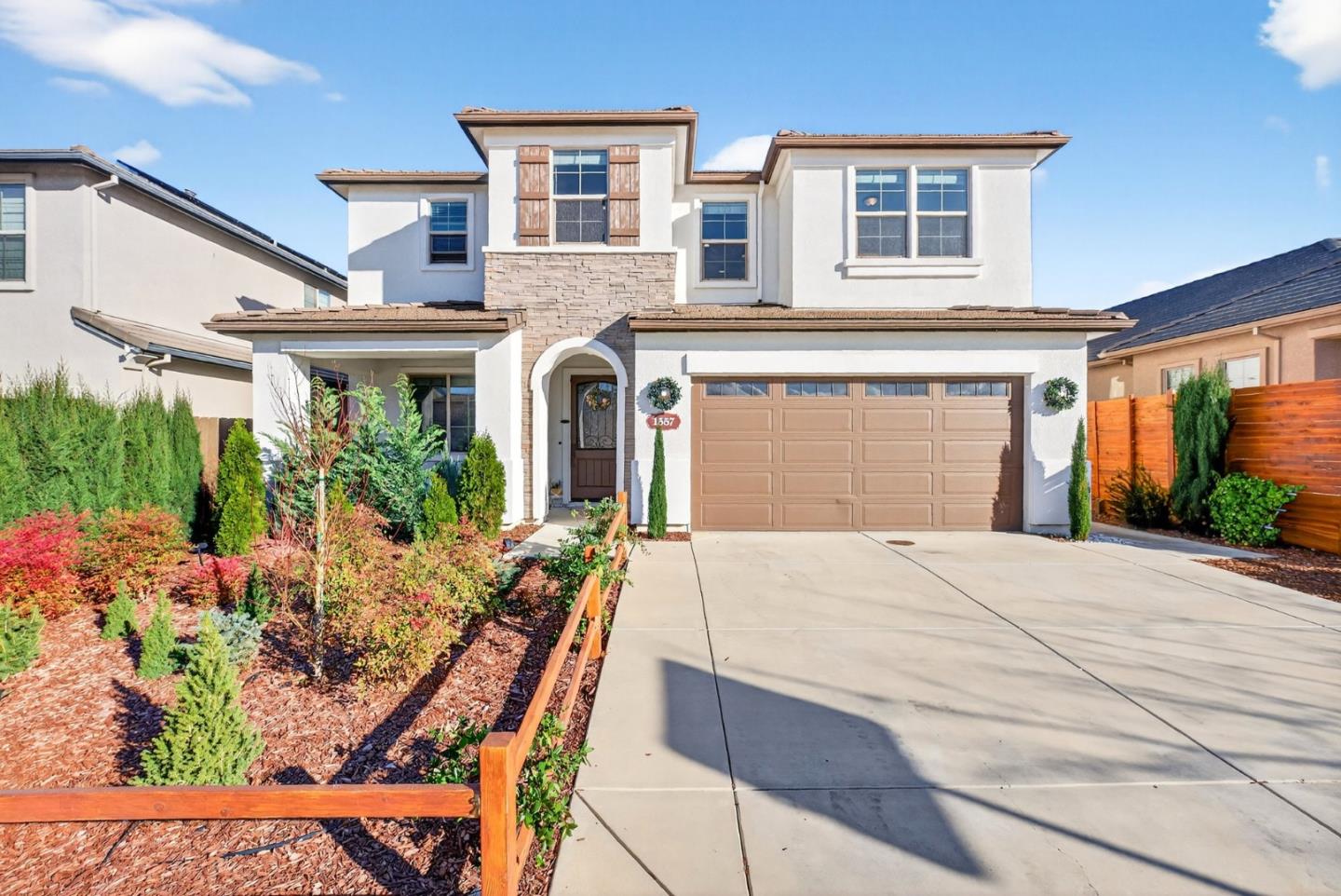 Detail Gallery Image 2 of 60 For 1557 Santana Ranch Dr, Hollister,  CA 95023 - 4 Beds | 3 Baths