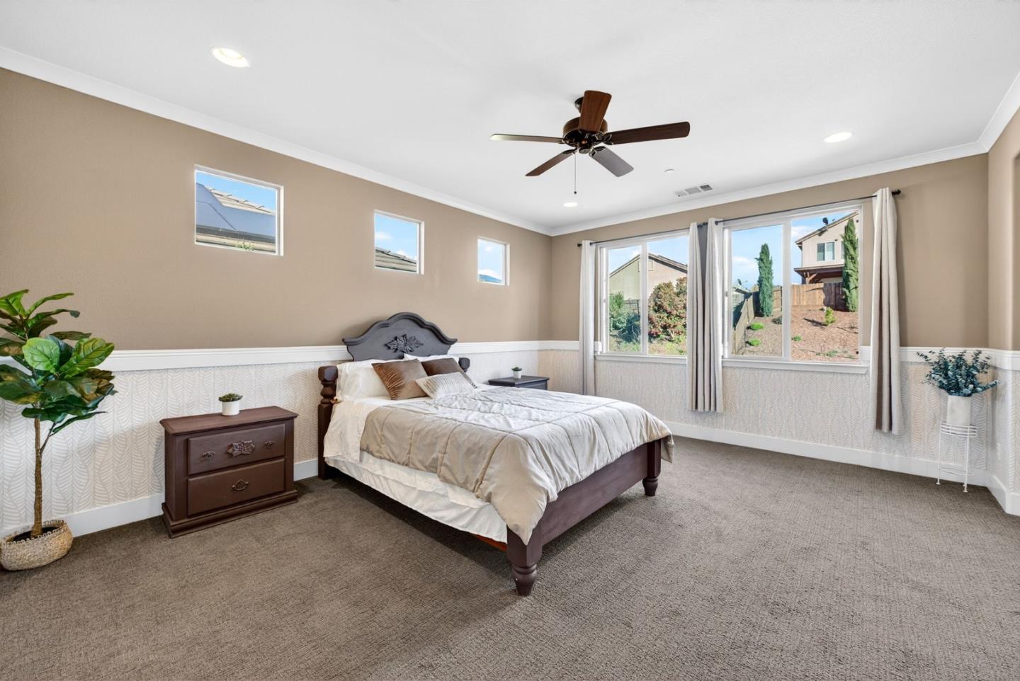 Detail Gallery Image 27 of 60 For 1557 Santana Ranch Dr, Hollister,  CA 95023 - 4 Beds | 3 Baths