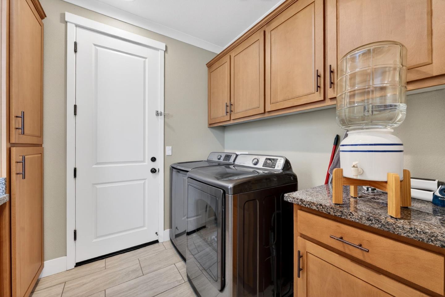 Detail Gallery Image 42 of 60 For 1557 Santana Ranch Dr, Hollister,  CA 95023 - 4 Beds | 3 Baths