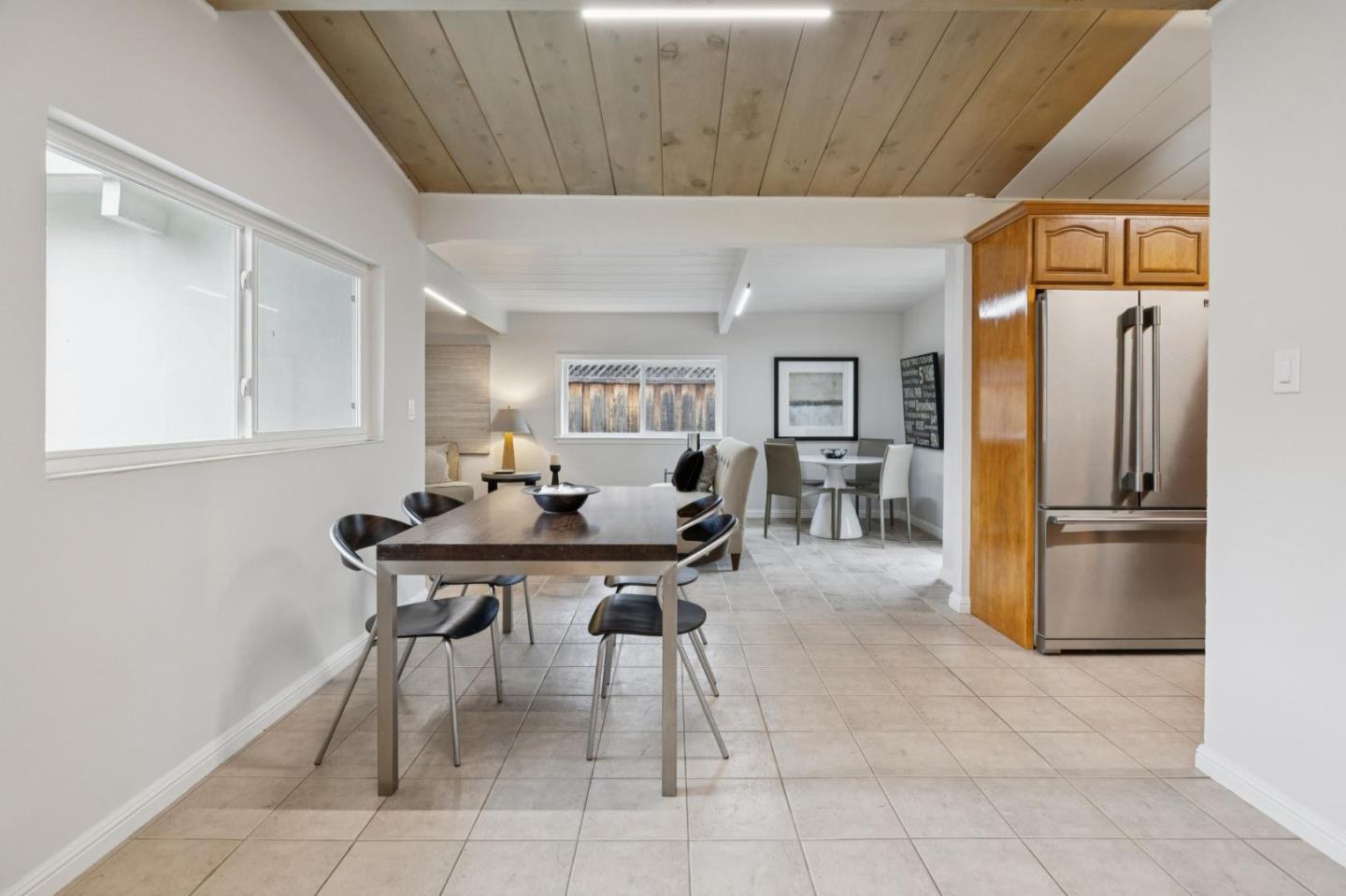 Detail Gallery Image 10 of 44 For 810 Emily Dr, Mountain View,  CA 94043 - 3 Beds | 1 Baths