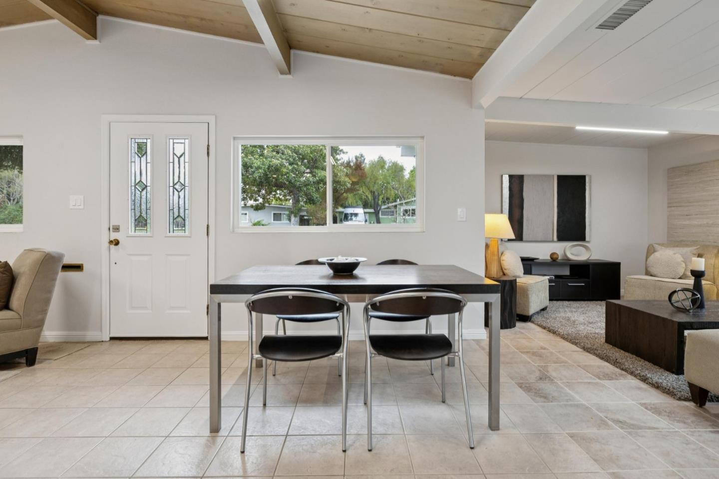 Detail Gallery Image 11 of 44 For 810 Emily Dr, Mountain View,  CA 94043 - 3 Beds | 1 Baths