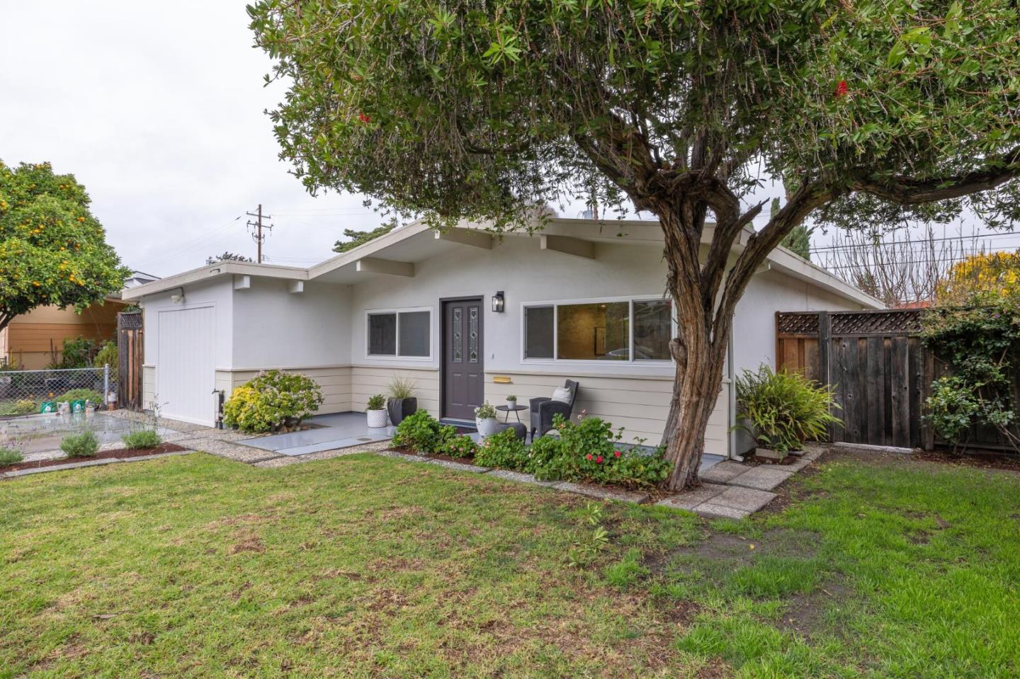 Detail Gallery Image 2 of 44 For 810 Emily Dr, Mountain View,  CA 94043 - 3 Beds | 1 Baths