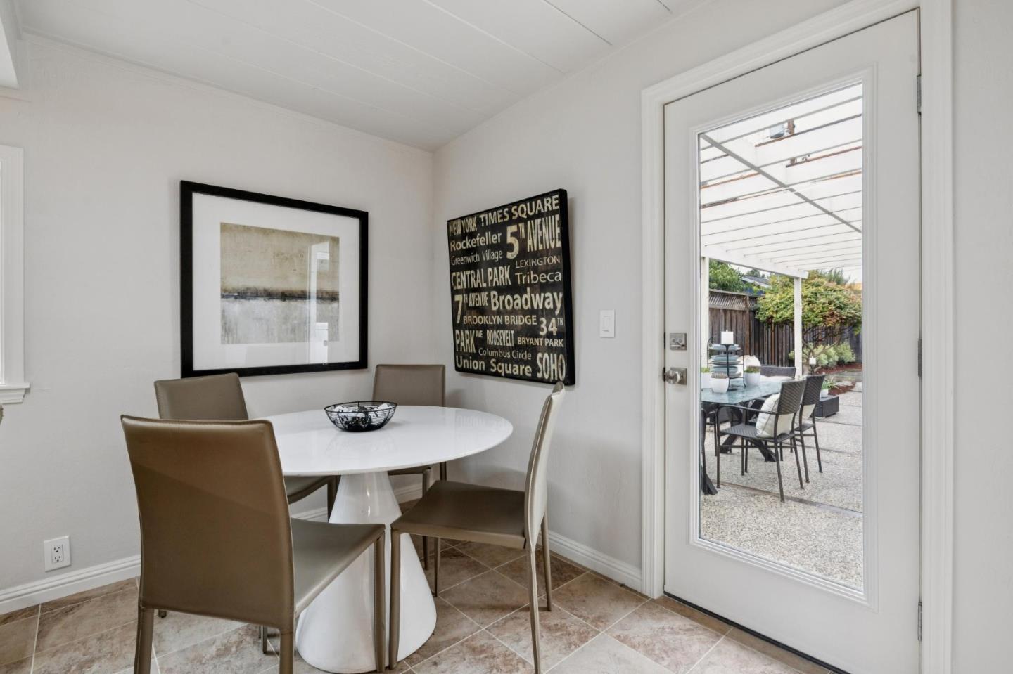 Detail Gallery Image 20 of 44 For 810 Emily Dr, Mountain View,  CA 94043 - 3 Beds | 1 Baths