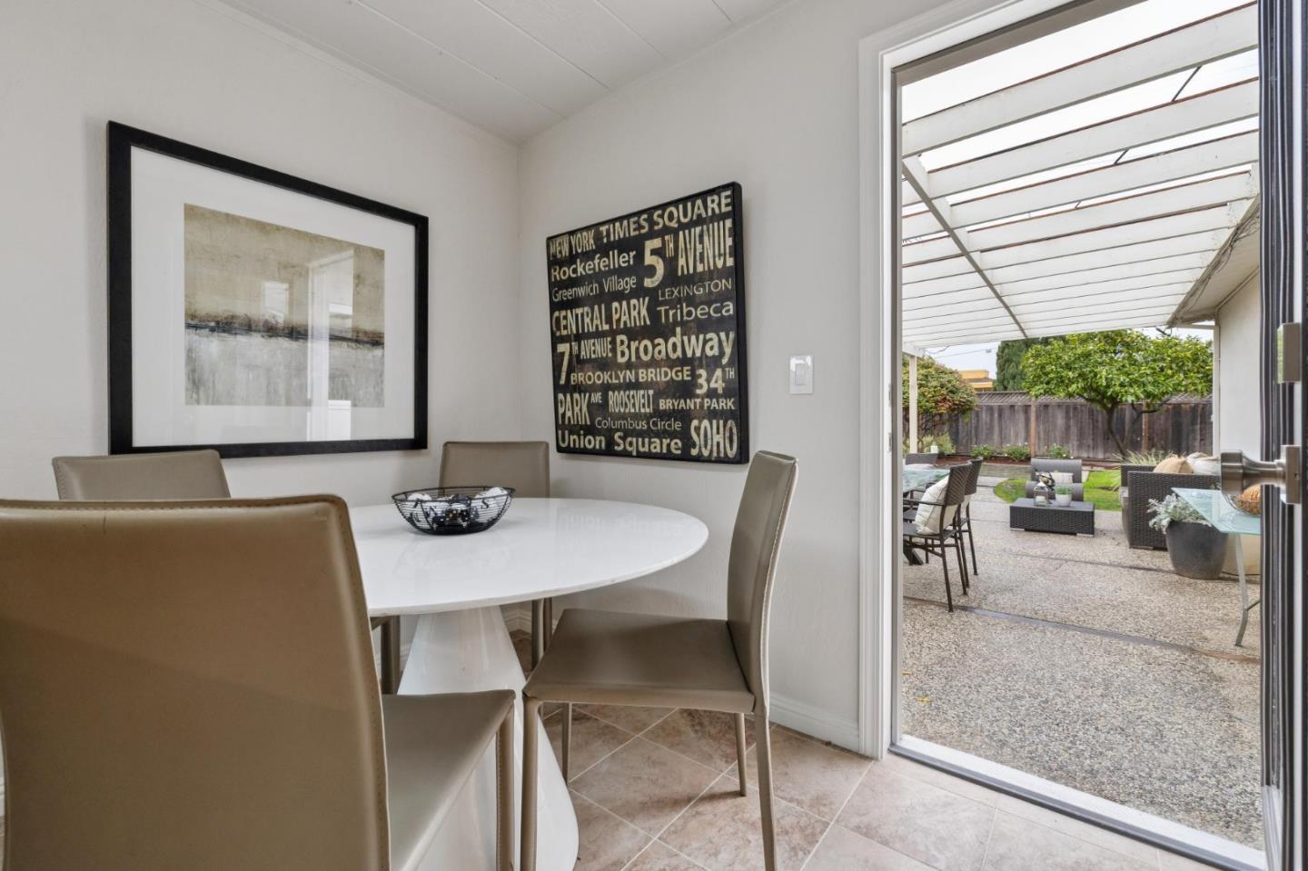 Detail Gallery Image 21 of 44 For 810 Emily Dr, Mountain View,  CA 94043 - 3 Beds | 1 Baths