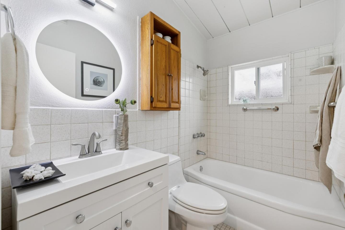 Detail Gallery Image 27 of 44 For 810 Emily Dr, Mountain View,  CA 94043 - 3 Beds | 1 Baths