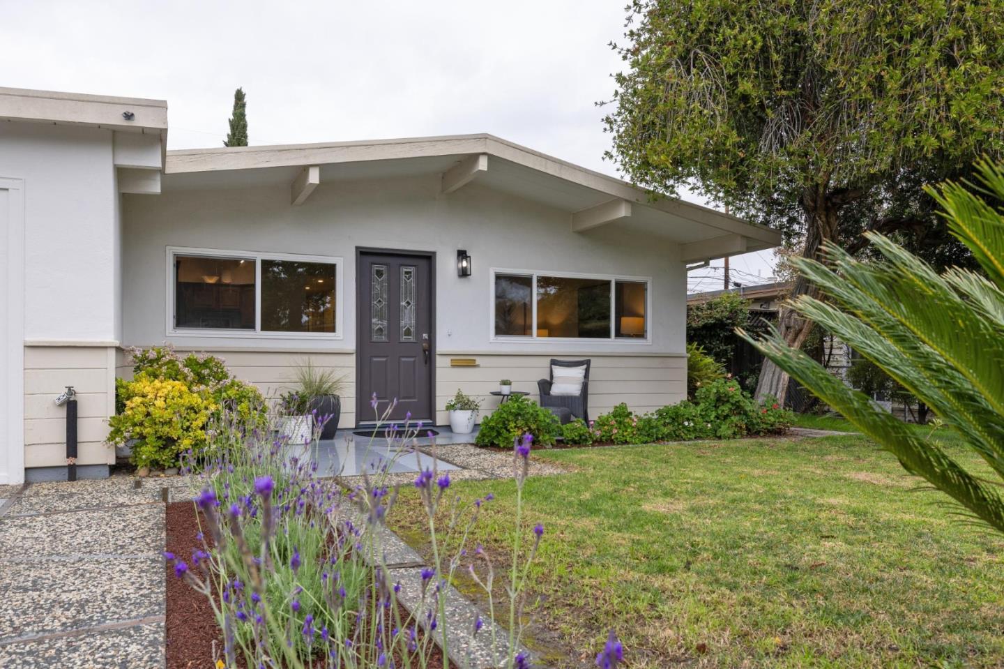 Detail Gallery Image 3 of 44 For 810 Emily Dr, Mountain View,  CA 94043 - 3 Beds | 1 Baths