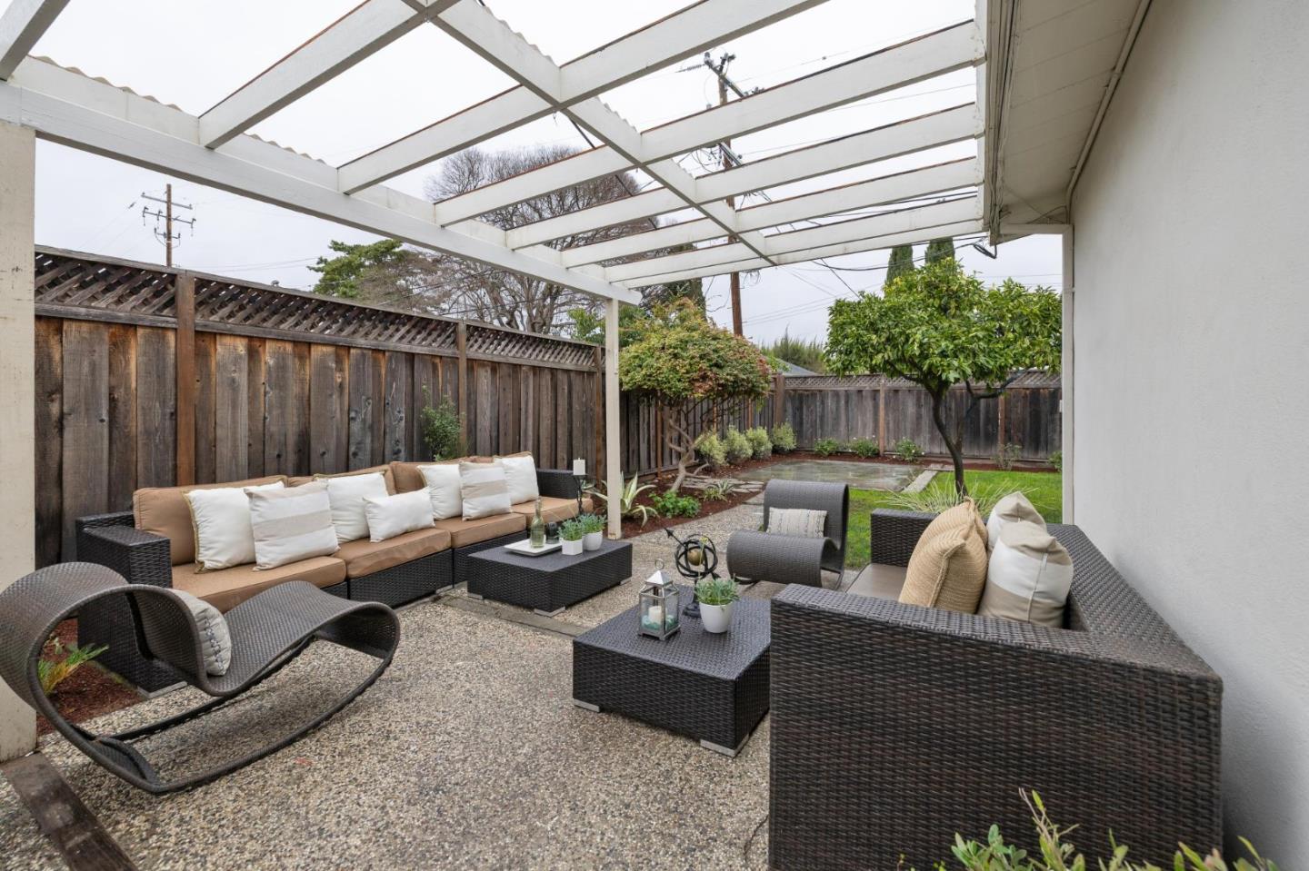 Detail Gallery Image 38 of 44 For 810 Emily Dr, Mountain View,  CA 94043 - 3 Beds | 1 Baths