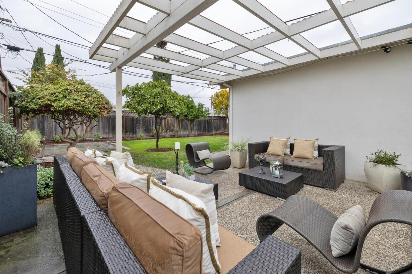 Detail Gallery Image 39 of 44 For 810 Emily Dr, Mountain View,  CA 94043 - 3 Beds | 1 Baths