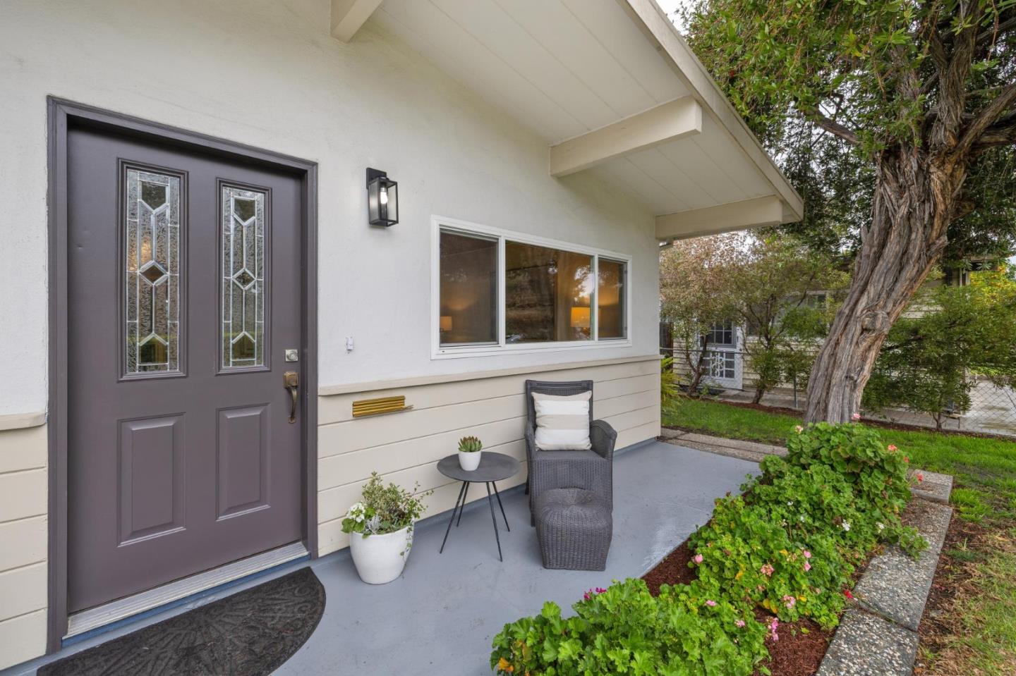 Detail Gallery Image 5 of 44 For 810 Emily Dr, Mountain View,  CA 94043 - 3 Beds | 1 Baths