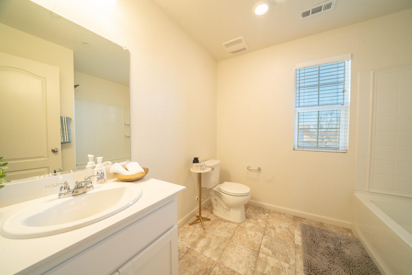 Detail Gallery Image 17 of 28 For 2683 Ocaso Way, Ceres,  CA 95307 - 4 Beds | 3 Baths