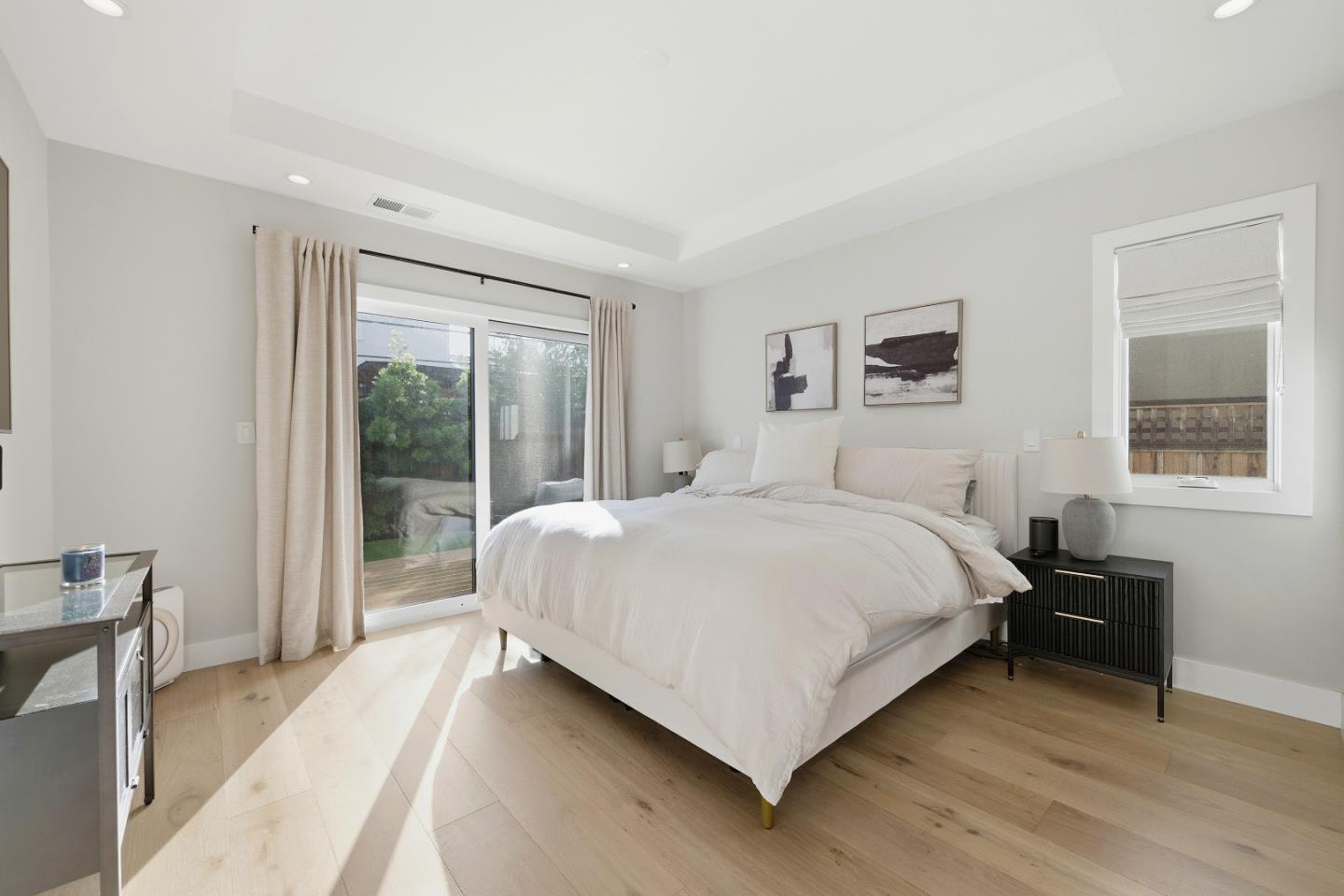 Detail Gallery Image 13 of 26 For 1129 Clovelly Ln, Burlingame,  CA 94010 - 3 Beds | 3 Baths