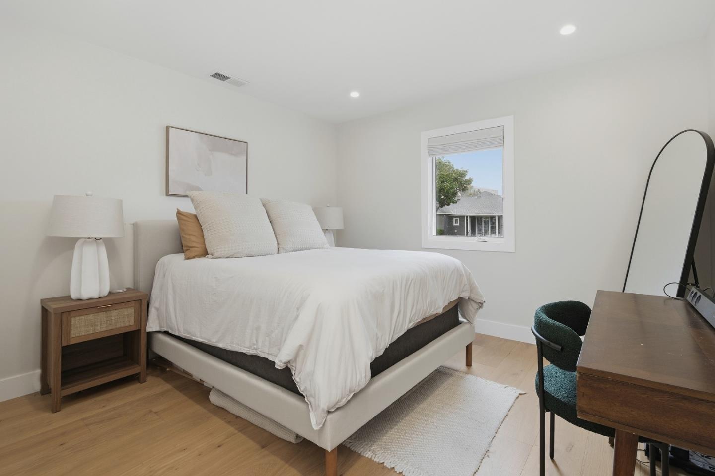 Detail Gallery Image 17 of 26 For 1129 Clovelly Ln, Burlingame,  CA 94010 - 3 Beds | 3 Baths