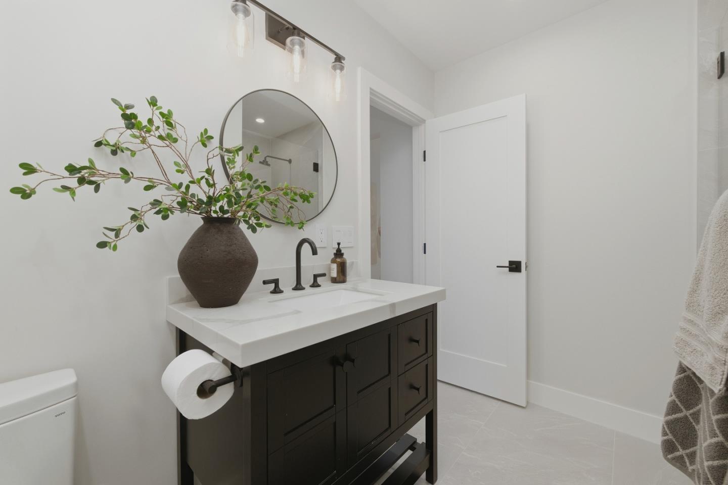 Detail Gallery Image 21 of 26 For 1129 Clovelly Ln, Burlingame,  CA 94010 - 3 Beds | 3 Baths