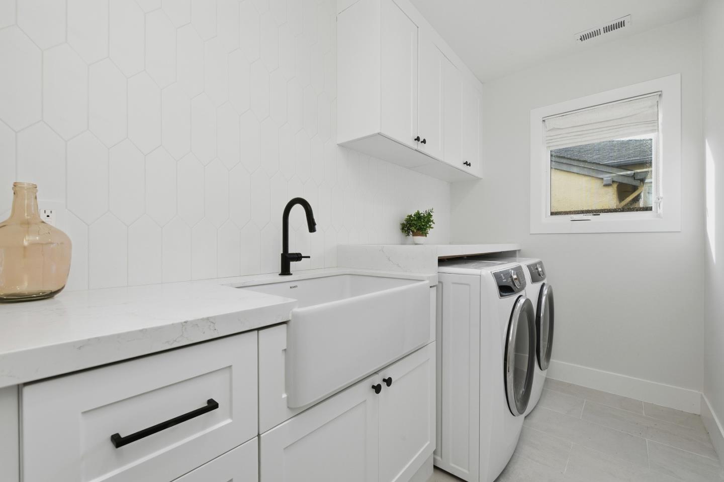 Detail Gallery Image 22 of 26 For 1129 Clovelly Ln, Burlingame,  CA 94010 - 3 Beds | 3 Baths