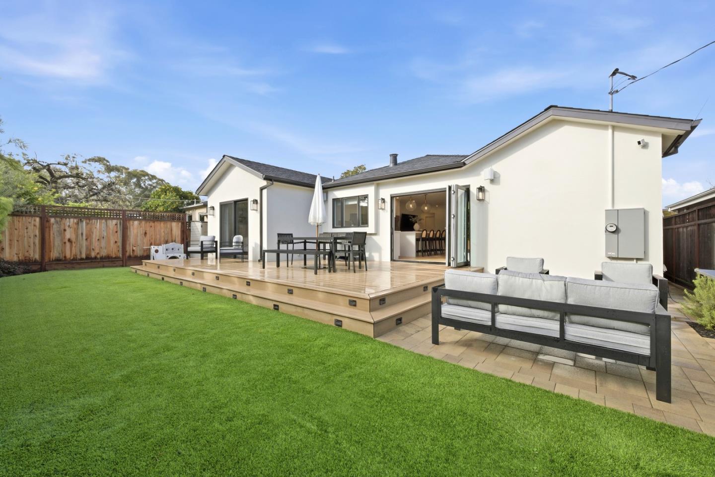 Detail Gallery Image 26 of 26 For 1129 Clovelly Ln, Burlingame,  CA 94010 - 3 Beds | 3 Baths