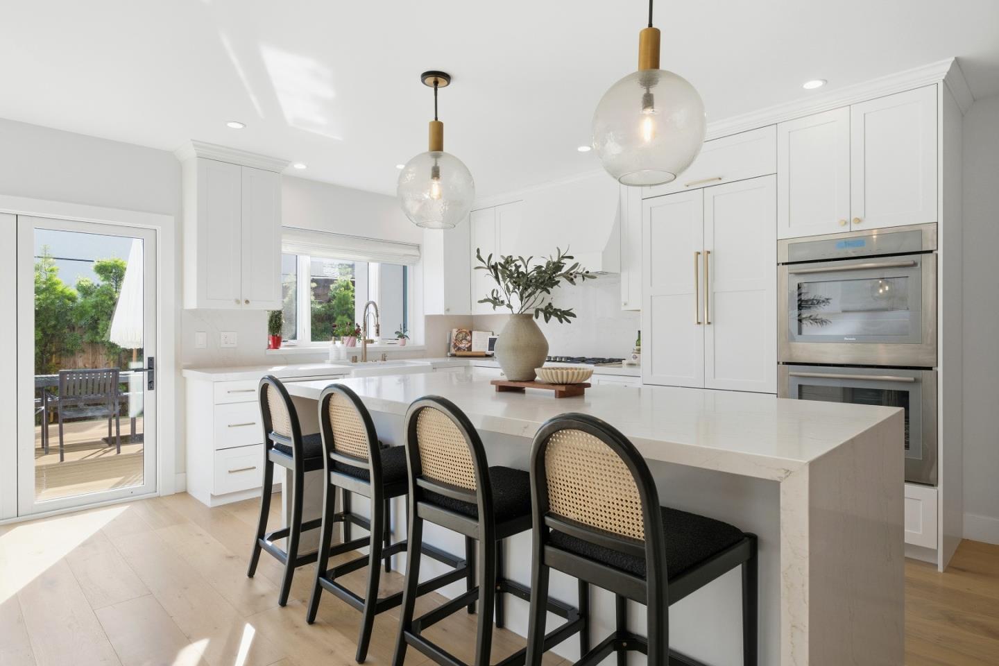 Detail Gallery Image 4 of 26 For 1129 Clovelly Ln, Burlingame,  CA 94010 - 3 Beds | 3 Baths