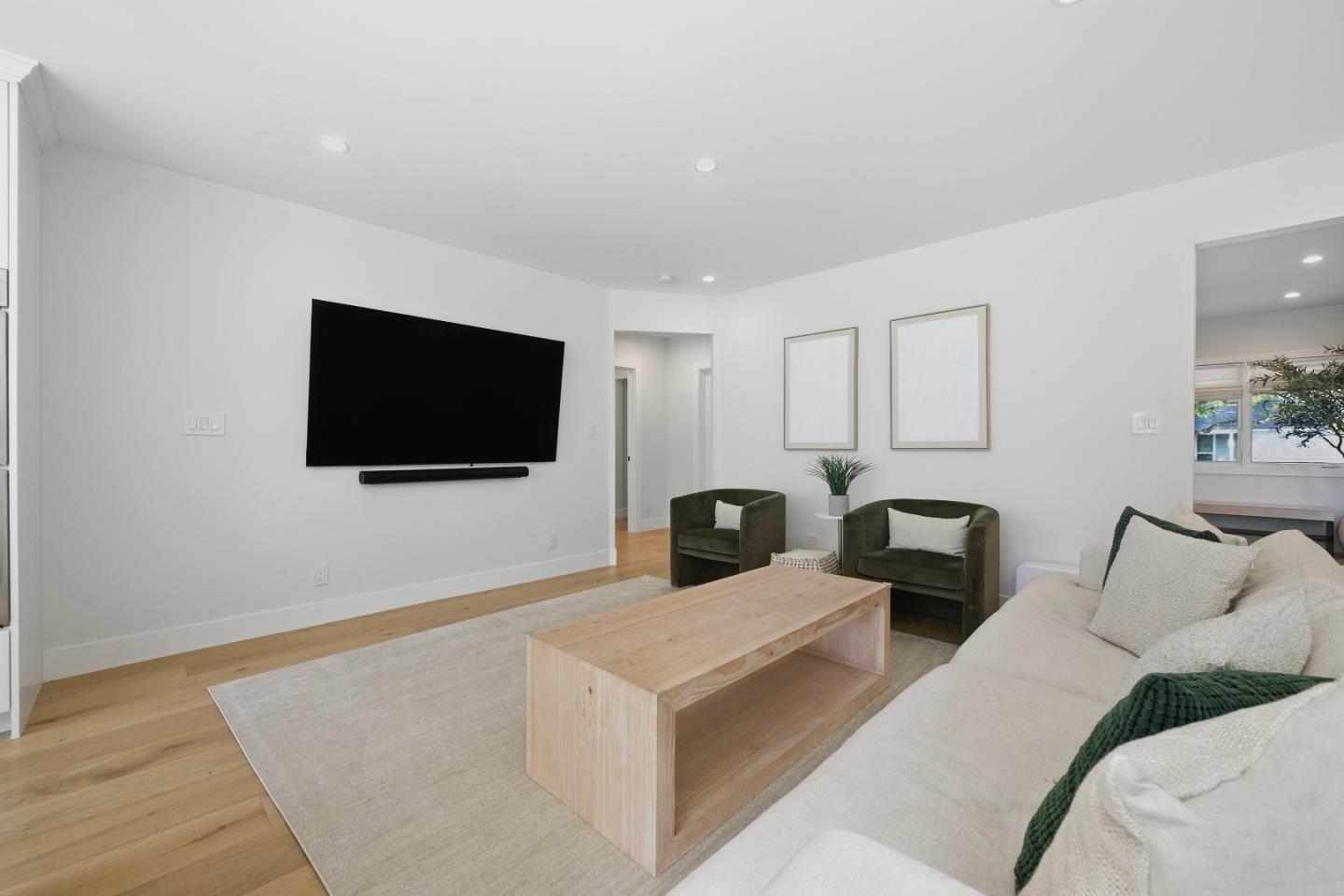 Detail Gallery Image 9 of 26 For 1129 Clovelly Ln, Burlingame,  CA 94010 - 3 Beds | 3 Baths