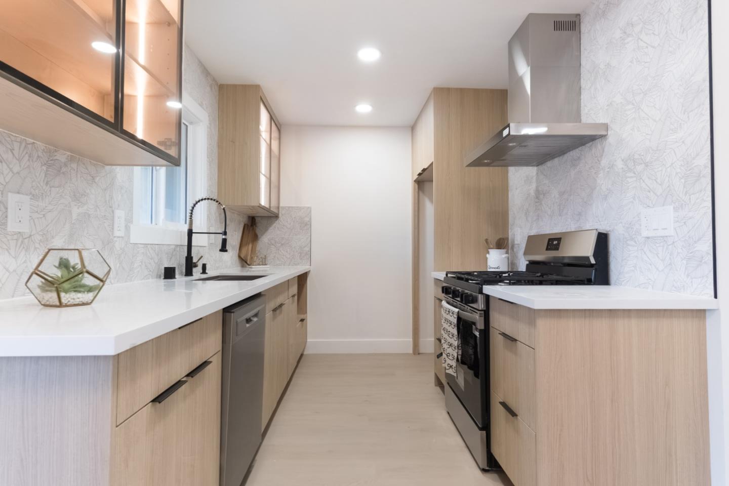 Detail Gallery Image 4 of 20 For 3586 Payne Ave #12,  San Jose,  CA 95117 - 2 Beds | 1 Baths