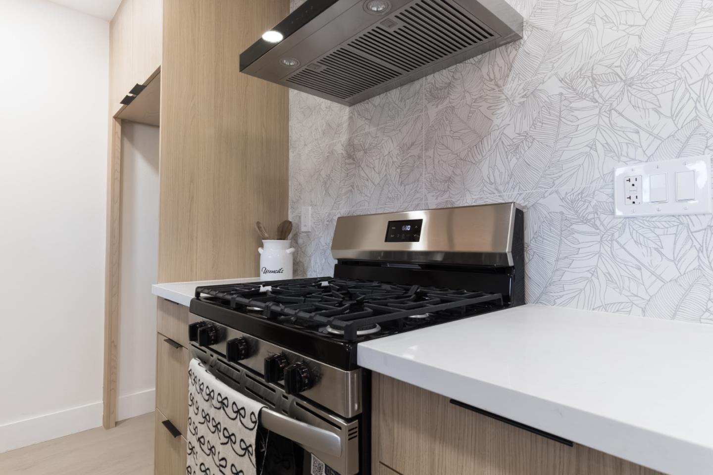 Detail Gallery Image 6 of 20 For 3586 Payne Ave #12,  San Jose,  CA 95117 - 2 Beds | 1 Baths