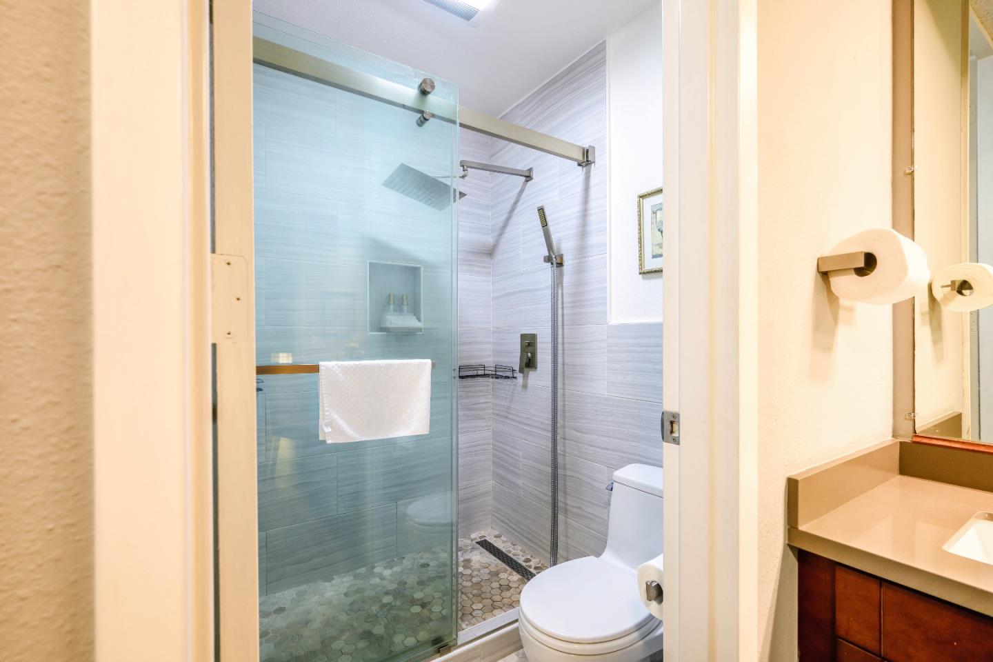 Detail Gallery Image 13 of 68 For 6148 Shelter Creek Ln, San Bruno,  CA 94066 - 1 Beds | 1 Baths