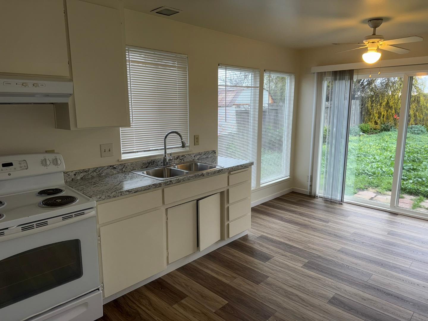 Detail Gallery Image 5 of 19 For 18650 Swaner Ave, Salinas,  CA 93906 - 3 Beds | 2 Baths